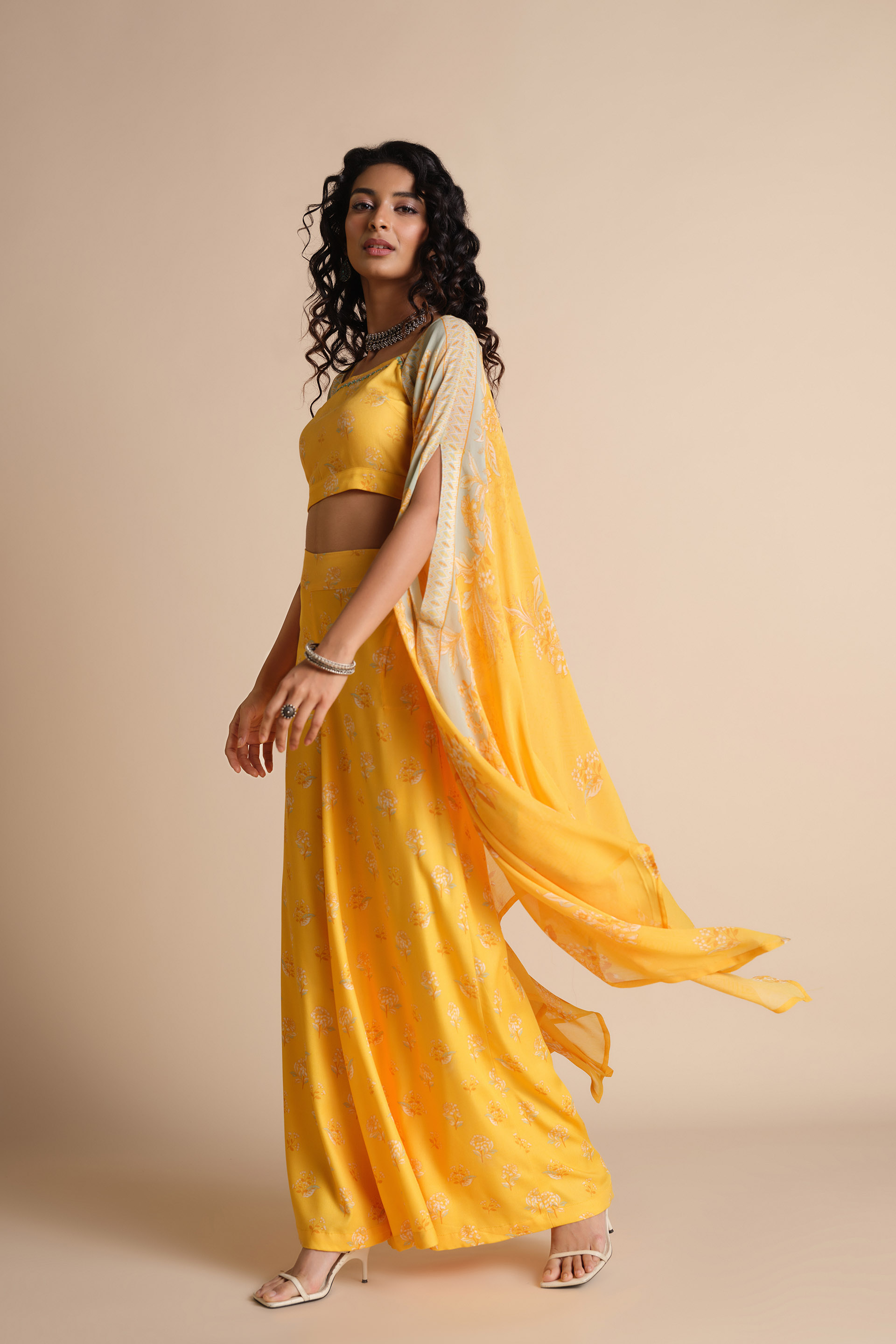 Sunehra Aaftab Shrug Set, Mustard, image 7